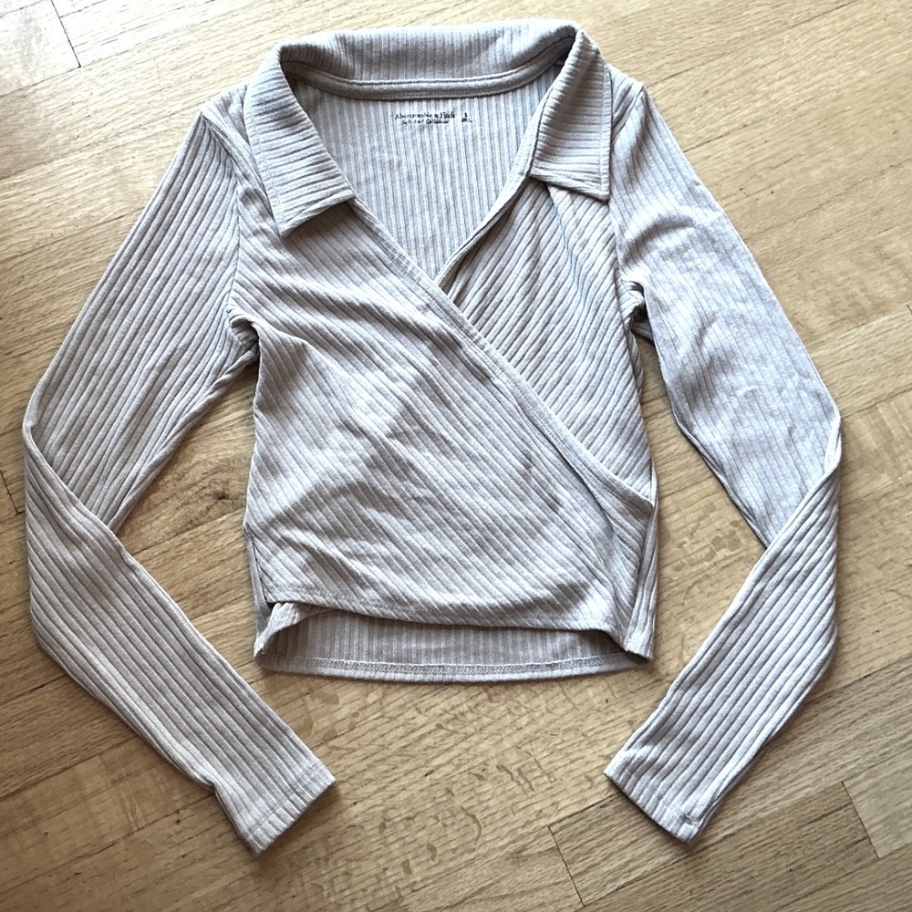 Abercrombie & Fitch Wrap Top Women S Oatmeal Excellent Ribbed Collared Cropped
